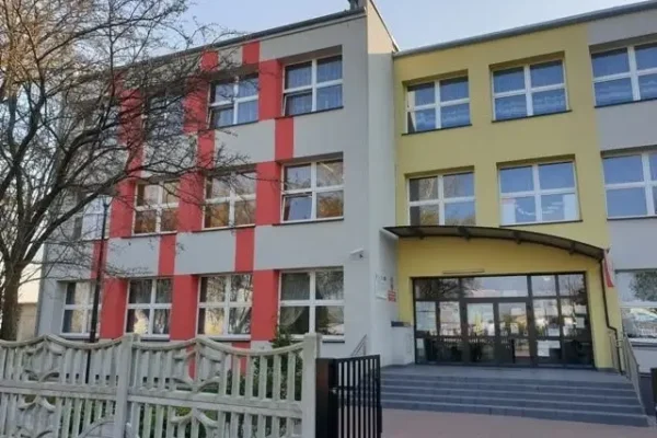 Szkoła organizuje akcję „Babeczka dla Franka” – słodka pomoc dla chorego chłopca